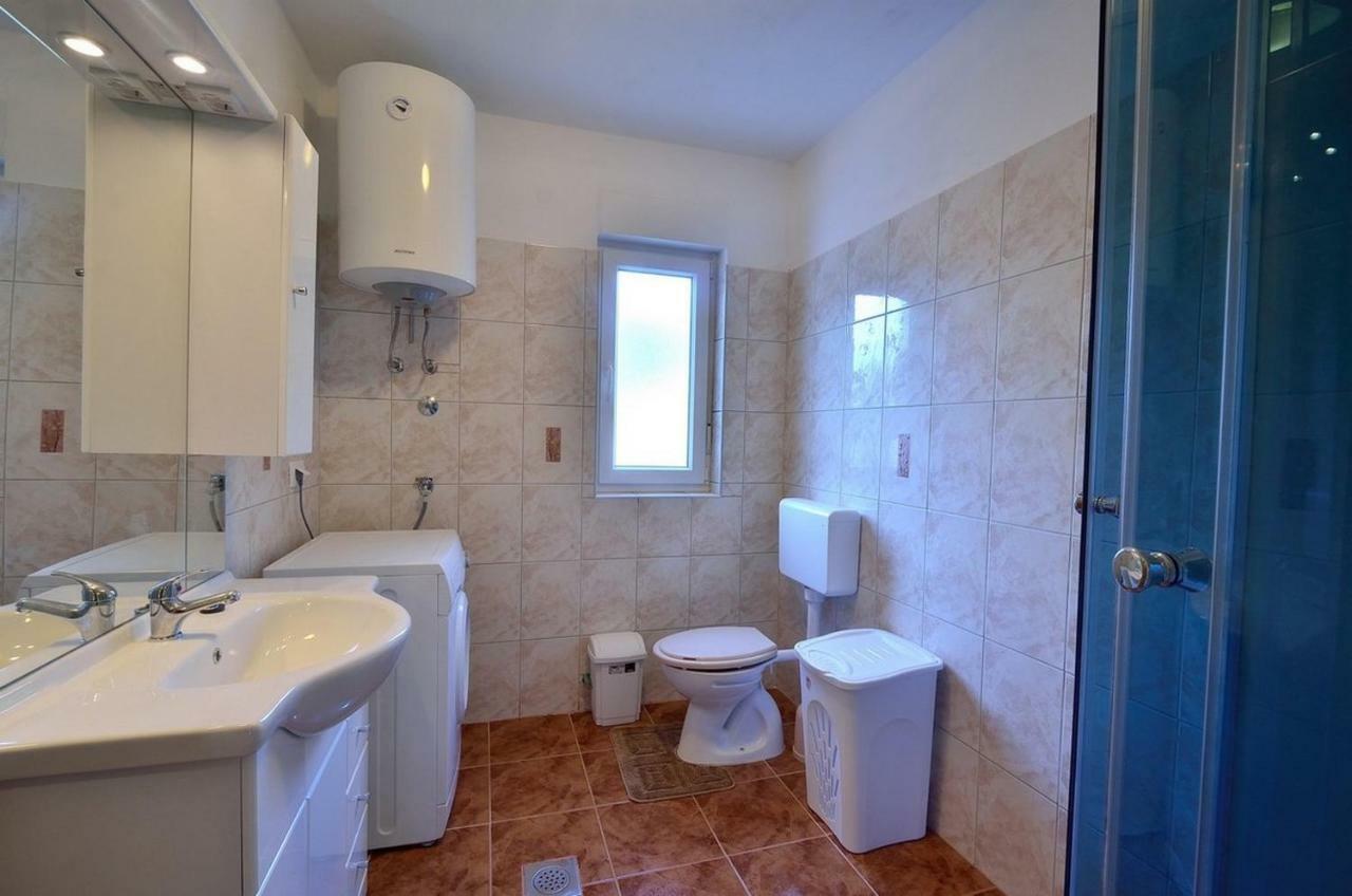 Apartment Nada With Private Pool 布泽特 外观 照片